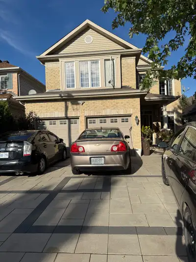 Available now . Text/Call -613-304-4818 -Beautiful Room.furnished, walk out closet.big window. Daubl...
