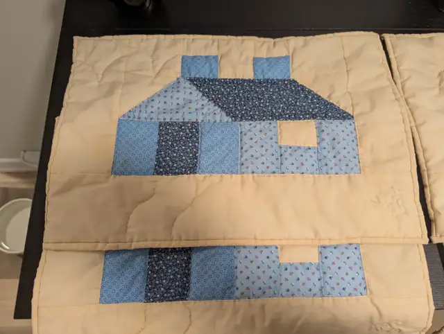 5 pieceHandmade quilted place mat and runner from 80s in Kitchen & Dining Wares in Ottawa - Image 3