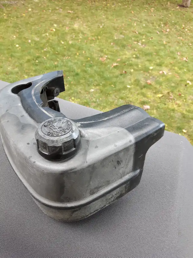 Réservoir essence pour petit moteur in Lawnmowers & Leaf Blowers in Longueuil / South Shore - Image 4