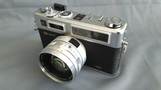 Rangefinder à film YASHICA 35 Electro GS (lentille 45mm f/1.7) dans Appareils photo et caméras  à Ville de Montréal - Image 2