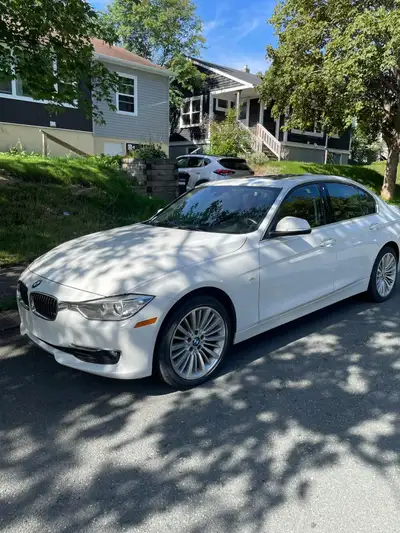 2013 BMW XDrive 328i Luxury Edition 143,500 km All Wheel Drive 18 inch allow rims Sunroof Beige Leat...