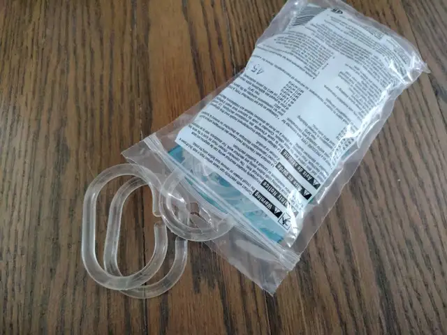 Shower Curtain with rings in Bathwares in Gatineau - Image 3