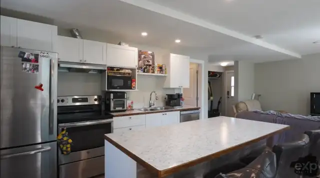 Bright and Modern 2 Bedroom Suite - North Shore