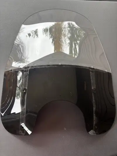 Freedom Shields 21” Windscreen. Was on a 2023 Heritage. Excellent wind protection. Fits 2018- 2025 s...