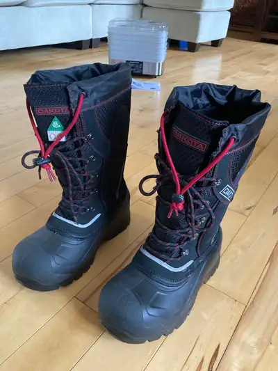 Selling a pair of Dakota -70 women’s composite (steel toe) work boots. CSA boots with removable line...