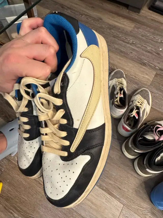 Jordan 1 Retro Low OG SP Fragment x Travis Scott in Men's Shoes in City of Toronto - Image 4