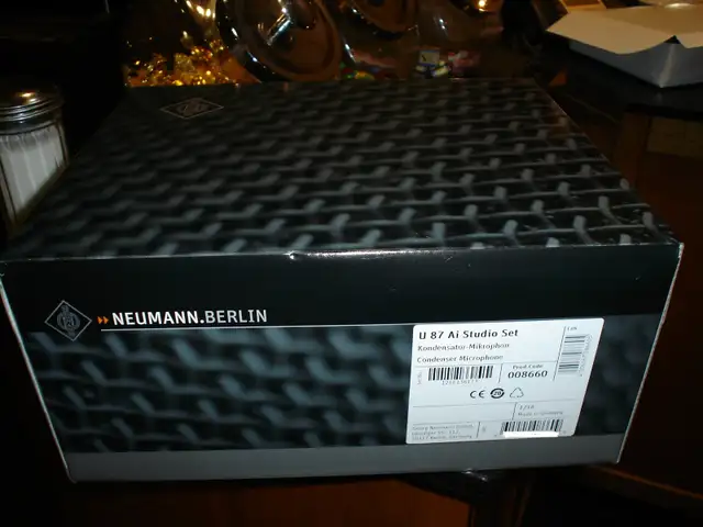 Neumann U87 Ai ni with EA87 shockmount and wooden case in Pro Audio & Recording Equipment in City of Toronto - Image 5