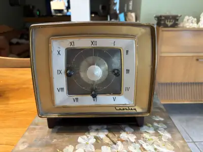 Crosley F25 tube clock radio, working, View more
