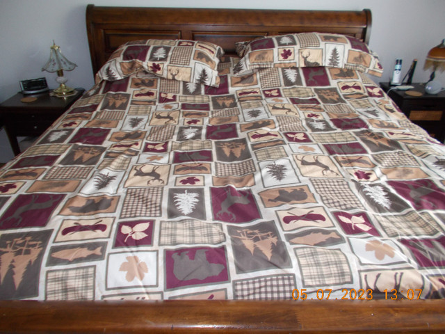 Beautiful King Size comforter for quick sale in Bedding in Bedford - Image 2