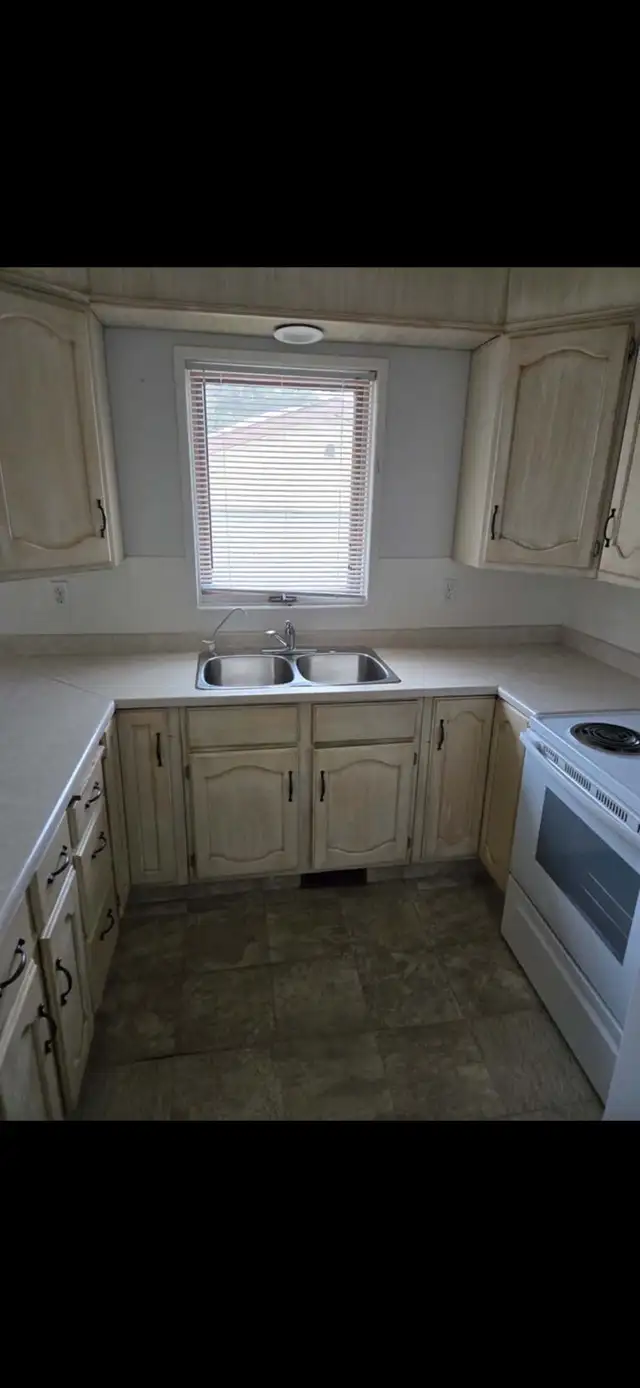 Three bedroom upstairs suite at 431 Kingsmere Blvd.