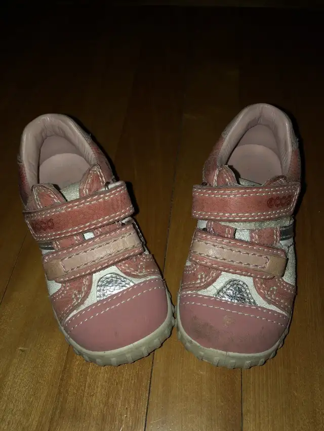 Souliers pour filles - ECCO (Size 7) in Kids & Youth in City of Montréal - Image 2