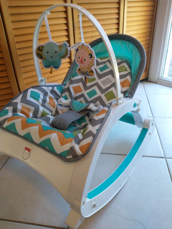 Fisher Price infant to toddler rocker / baby rocker w vibrations