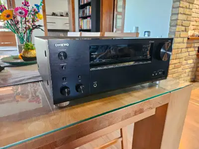 Onkyo RZ720 7.2-channel home theater AV receiver. This is Onkyo's higher end RZ line receiver, amazi...
