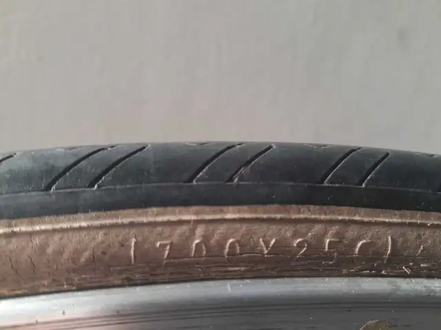 Shwinn Perlude  Road Bike in Road in Kingston - Image 5