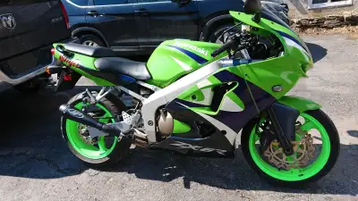 1999 Kawasaki Ninja ZX6R Clean Bike Runs Excellent 2001 J Series Motor Swap with 27300 km Coil on Pl...