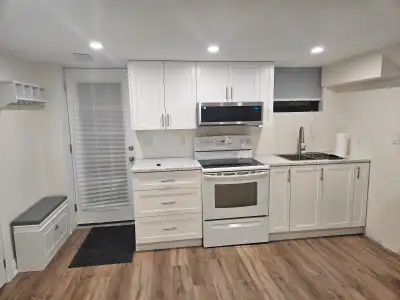 All-Inclusive *Legal* 1 Bed Basement Apartment-Separate Entrance
