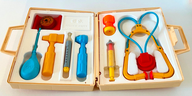 Vintage 1977 Collection Jouet FISHER PRICE #926 Medical Kit dans Art et objets de collection  à Lévis - Image 3