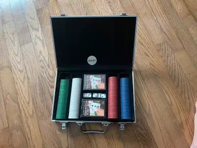 Poker set in aluminum case. Includes approx. 200 chips in four colours, 2 decks of cards, dealer but...
