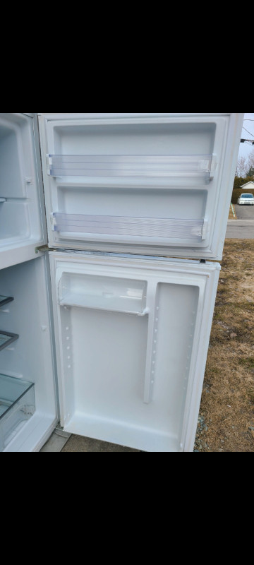 FRIGIDAIRE MAYTAG dans Réfrigérateurs  à Sherbrooke - Image 2