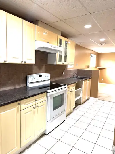 Huge Basement in Bilevel house with lots of sun light 2 bedrooms 1 bathroom Huge living area Separat...