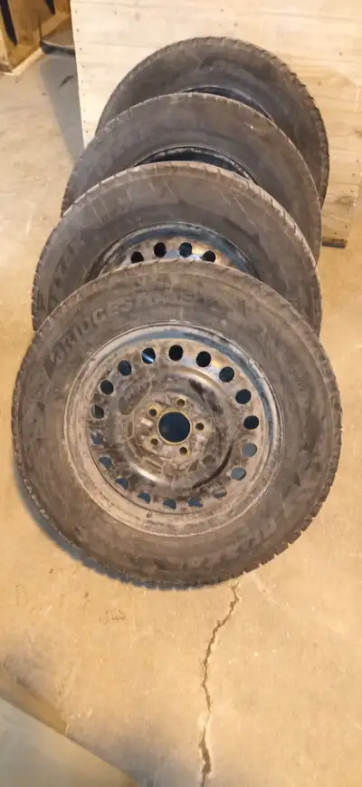 IF YOU ARE READING THIS THEY ARE STILL AVAILABLE!!!! Set of 4 Bridgestone Blizzak Dm-v2 Winter Tires...