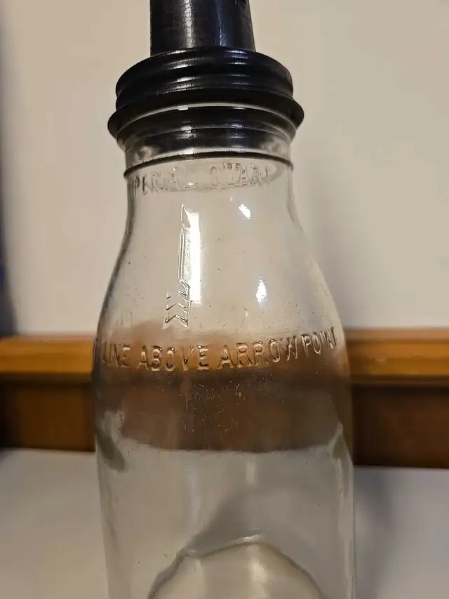 Imperial Quart Motor Oil Bottle Antique Gas & Oil in Arts & Collectibles in St. Catharines - Image 5