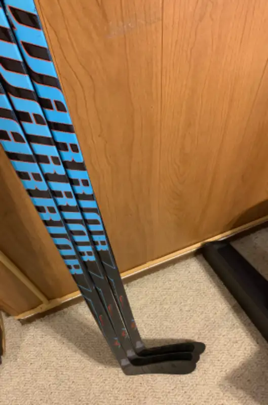 Left Hand Warrior Covert Super Dolomite Grip Senior Hockey Stick in Hockey in Kitchener / Waterloo - Image 5