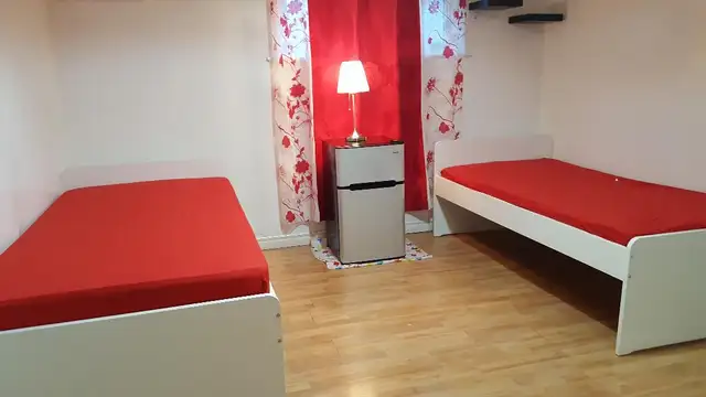 SHARED SPACE FOR RENT SCARBROUGH CALL: 647 710 4806