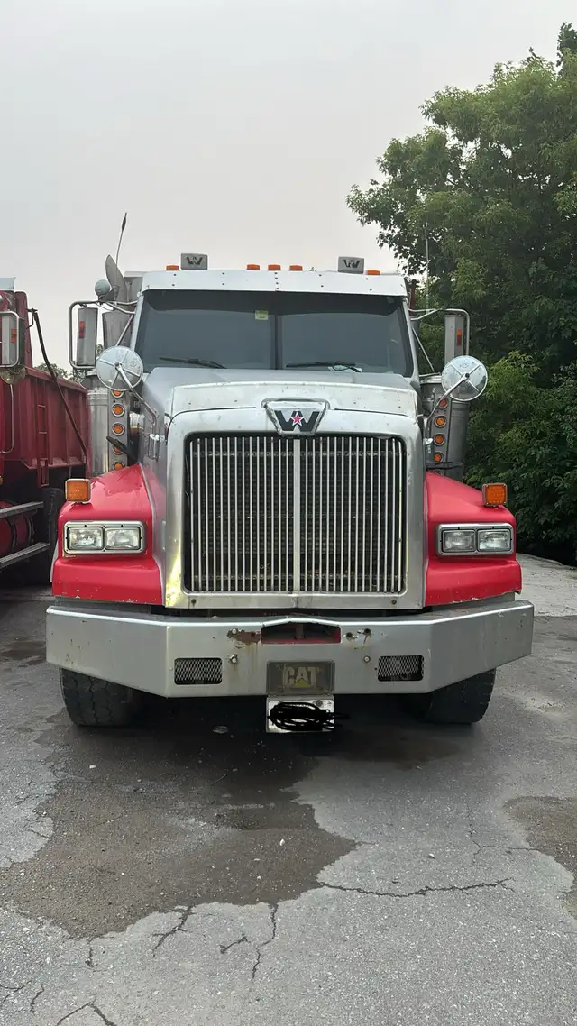 2003 Western Star Dump Truck in Heavy Trucks in Mississauga / Peel Region - Image 2