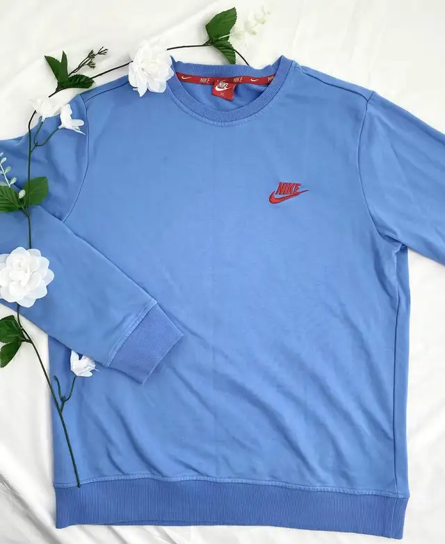 Nike Adult Crewneck  in Men's in Kitchener / Waterloo - Image 2