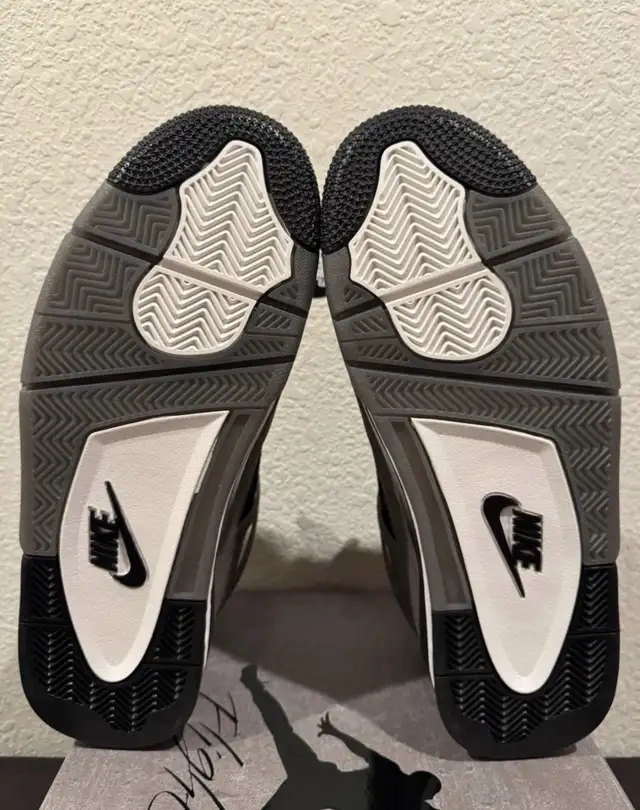 Jordan 4 Cave Stone in Men's Shoes in Mississauga / Peel Region - Image 6