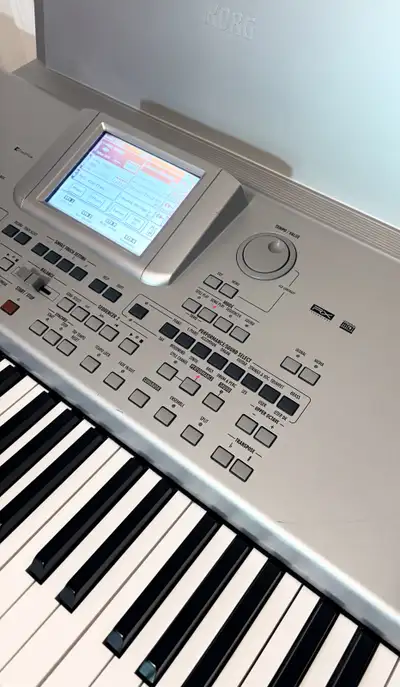 KORG FULL SIZE 88 WEIGHTED KEYS PIANO IN MINT CONDITION , View more