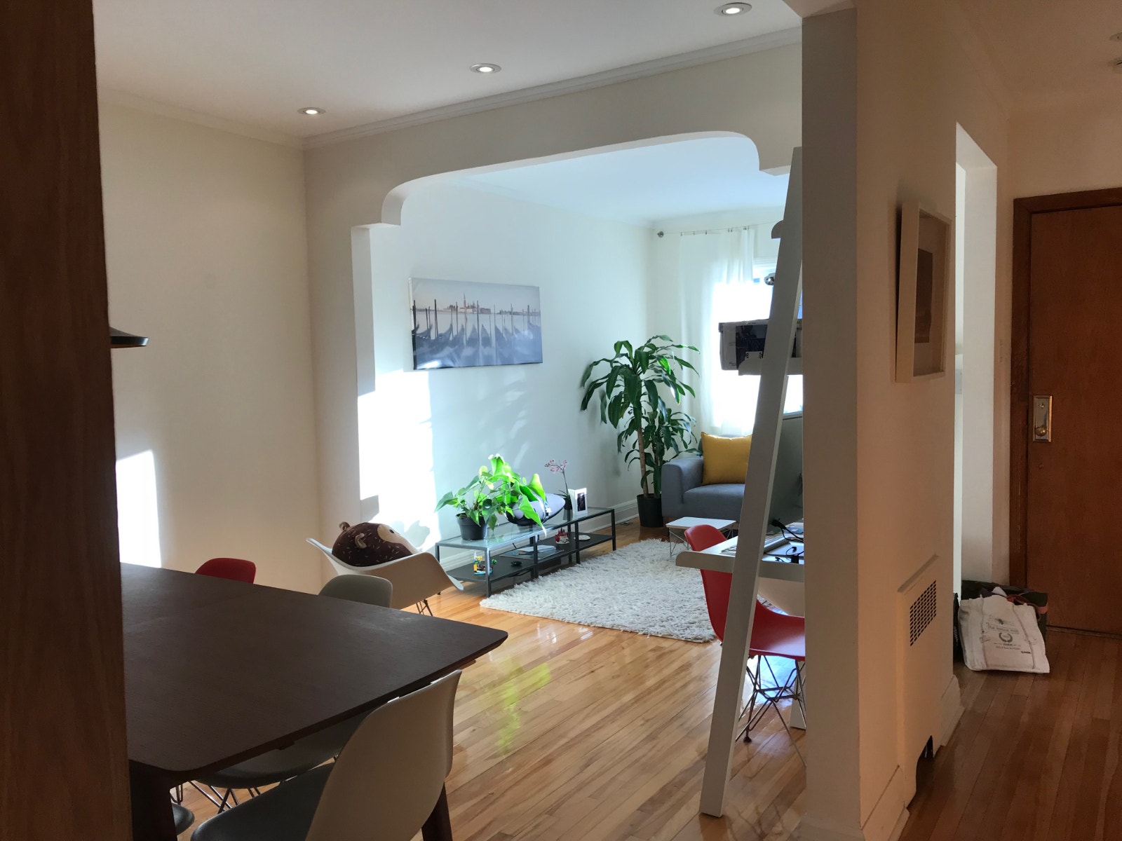 Grand 8½ de style maison de ville – 1 700 pi² – / Spacious 8½ To — photo 3