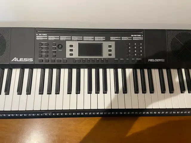 Alesis Melody 61 in Pianos & Keyboards in Laval / North Shore - Image 4