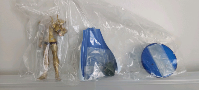 Saint Seiya gachaphon Mini Statue Figure Capricorn Shura new in Arts & Collectibles in Markham / York Region - Image 2