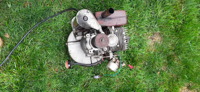 2 stroke engine tecumseh HSK845 in Snowblowers in Oakville / Halton Region - Image 4