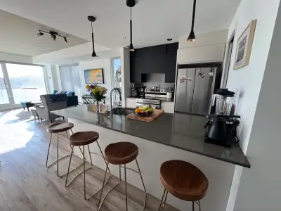 Your chance to lock in a great all-included price at the Viu 2!! Cession de bail mai ou juin / Lease...