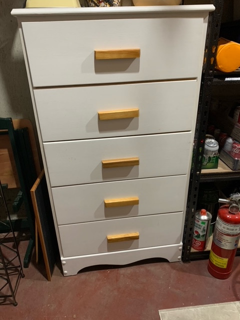 Solid Wood Chest of Drawers in Dressers & Wardrobes in Winnipeg