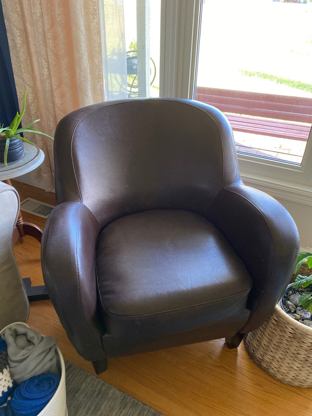 Leather like material chair | Chairs & Recliners | Sudbury | Kijiji
