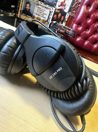 (2) Seinnheiser HD280 pro headphones