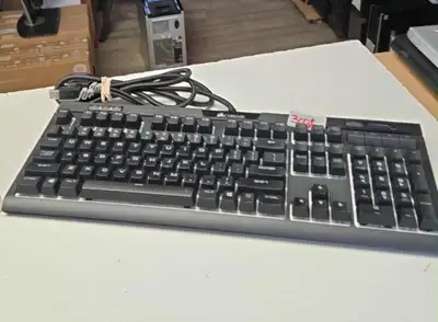 Clavier gaming mécanique Corsair STRAFE RGB MK.2, conçu pour les joueurs exigeants et les utilisateu...