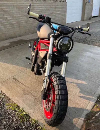 Up for sale is a beautiful 2017 Ducati Monster 797 in excellent mechanical and cosmetic condition. T...