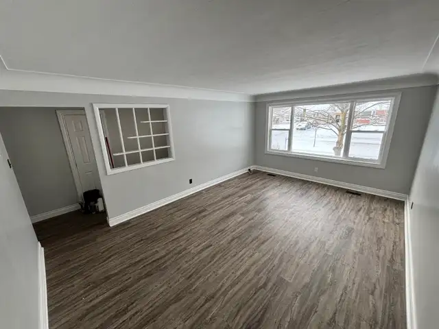 Spacious 3 Bedroom near Fairway Mall