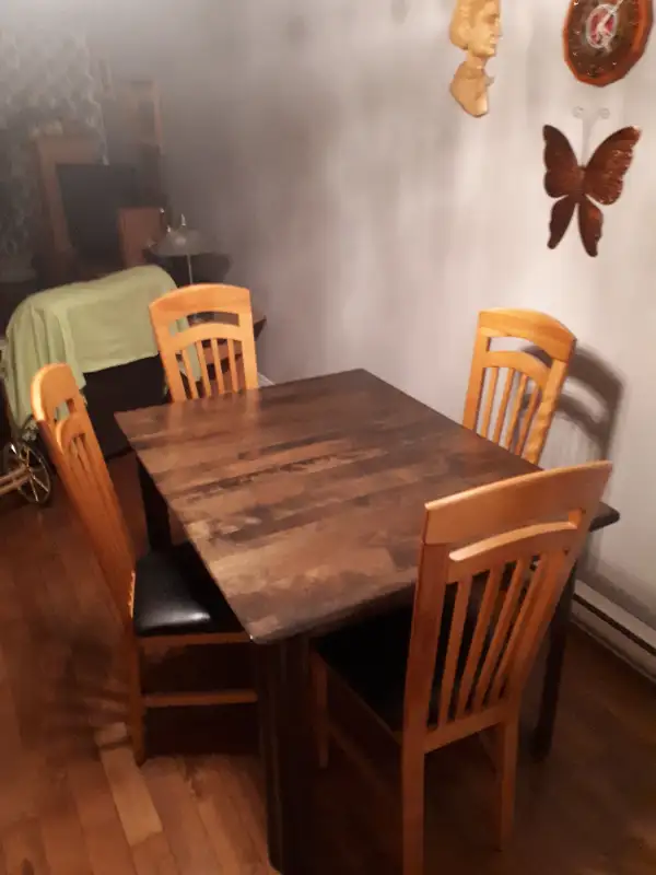 Table de cuisine en chêne avec 4 chaises + rallonge in Dining Tables & Sets in Drummondville - Image 2