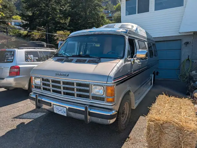 1989 dodge b250 fuel injected campervan  in RVs & Motorhomes in Kamloops - Image 2
