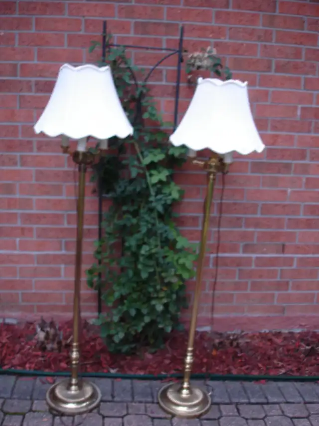 Pair of torchiere floor lamps in Indoor Lighting & Fans in Markham / York Region - Image 3