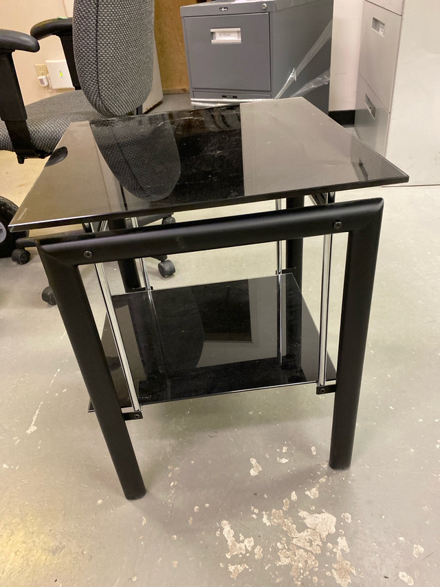 Black tempered glass side table in Other Tables in Red Deer - Image 2