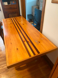 Table fabriqué avec du bois de St-Hypollite et du teck