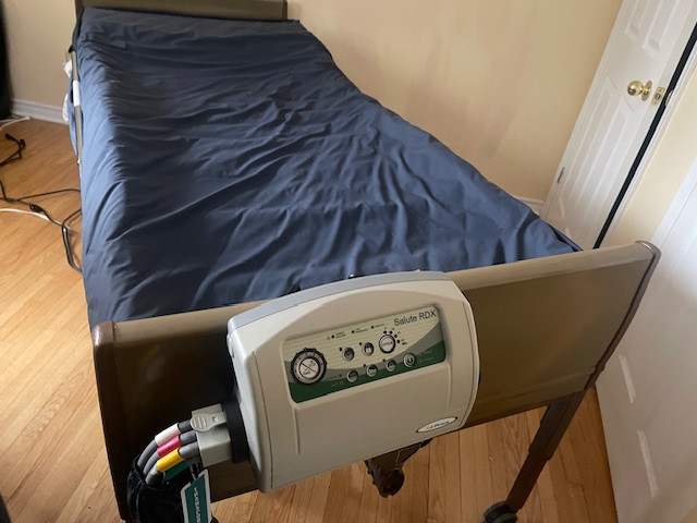 Adjustable bed with Air Mattress for Sale in Health & Special Needs in Mississauga / Peel Region - Image 3