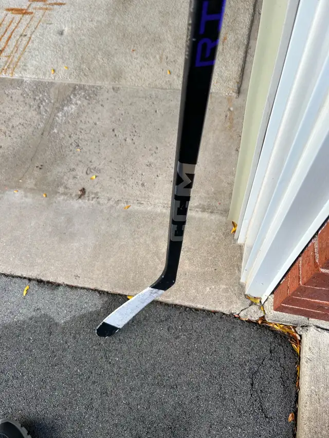 Hockey Stick in Hockey in St. Catharines - Image 2